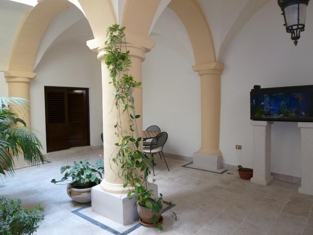 Palazzo Franza Musaro อูเจนโต ภายนอก รูปภาพ